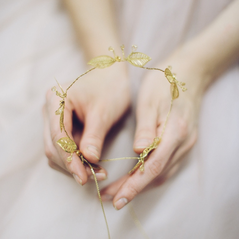 Аксессуар из коллекции "Богиня золотой листвы" Anna