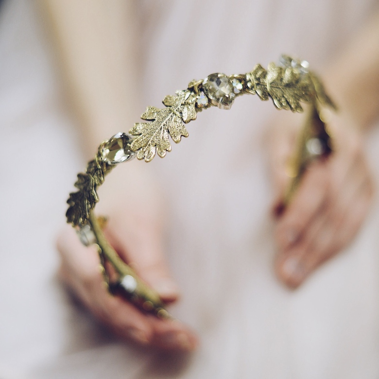Аксессуар из коллекции "Богиня золотой листвы" Arielle