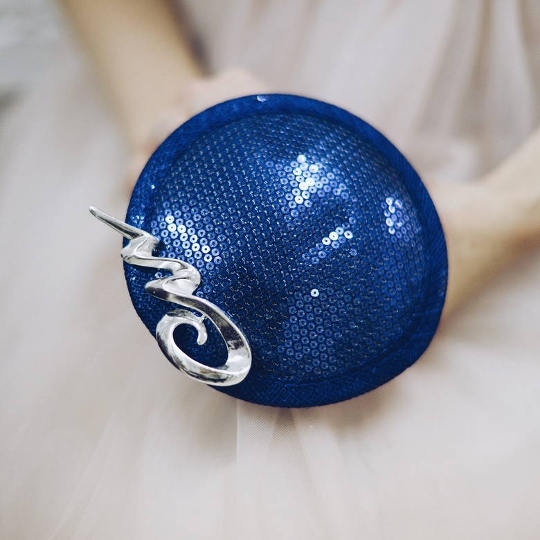 Шляпка с пайетками Yunna