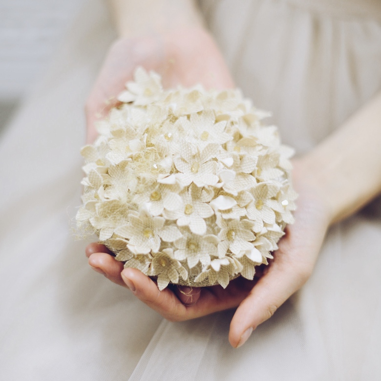 Шляпка с мелкими цветочками Flora