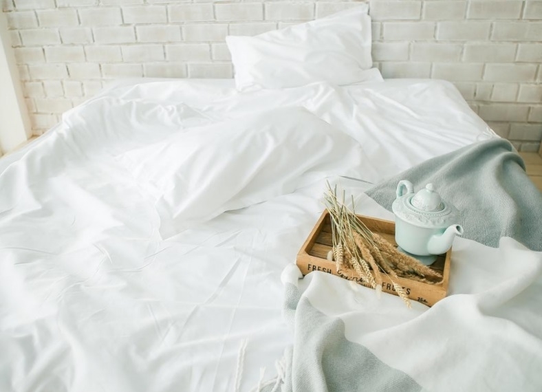 однотонное белое постельное белье сатин
