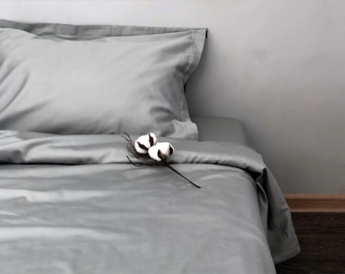 однотонное постельное белье сатин светло-серого цвета фото 1