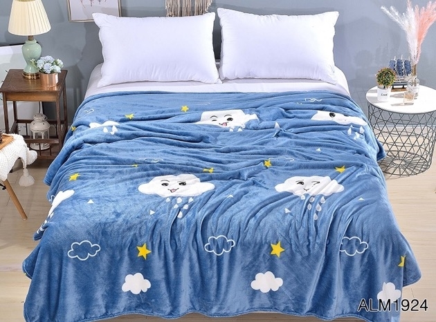 Плед на кровать велсофт с тучками