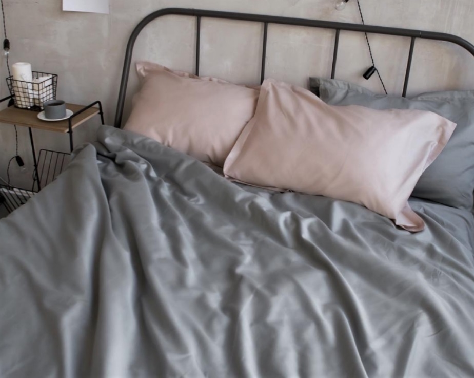 серое однотонное постельное белье сатин фото 1