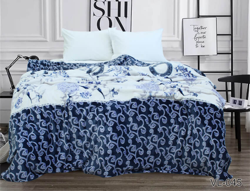 плед на кровать вензель на синем