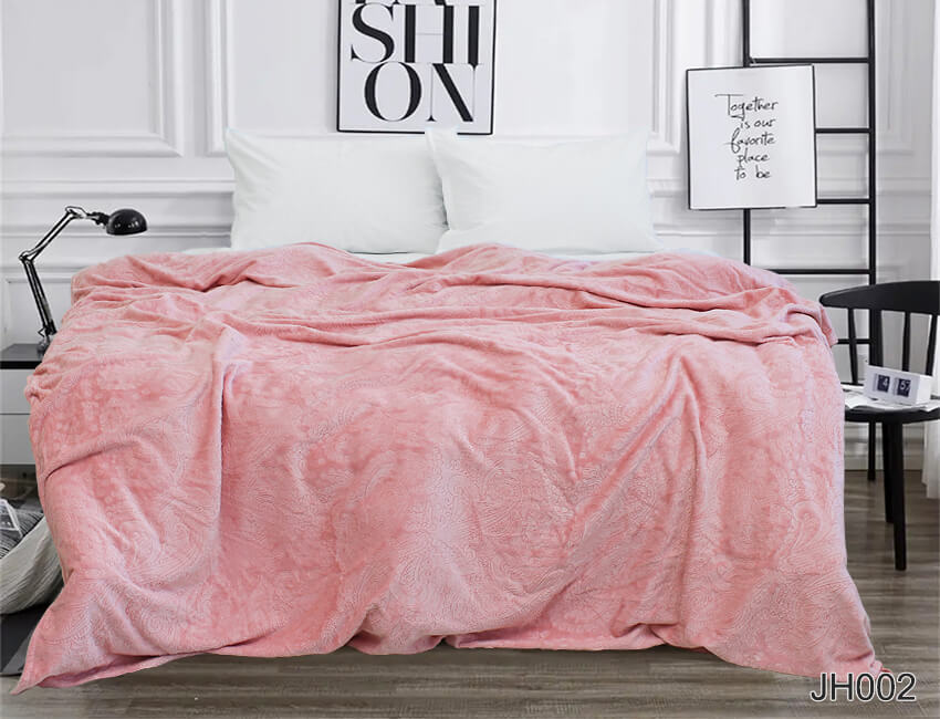 плед розовый с тиснением