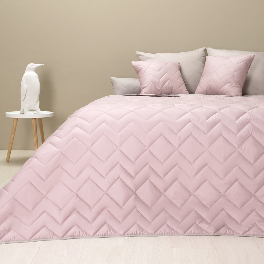 розовое пудровое покрывало на кровать фото 1