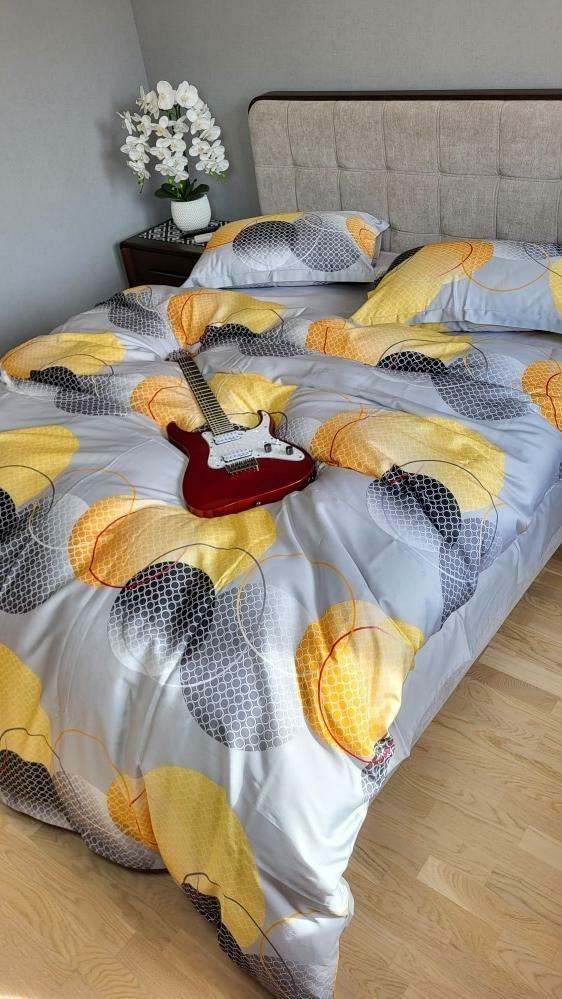 постельное белье сатин премиум серого цвета с оранжевыми кругами фото 4