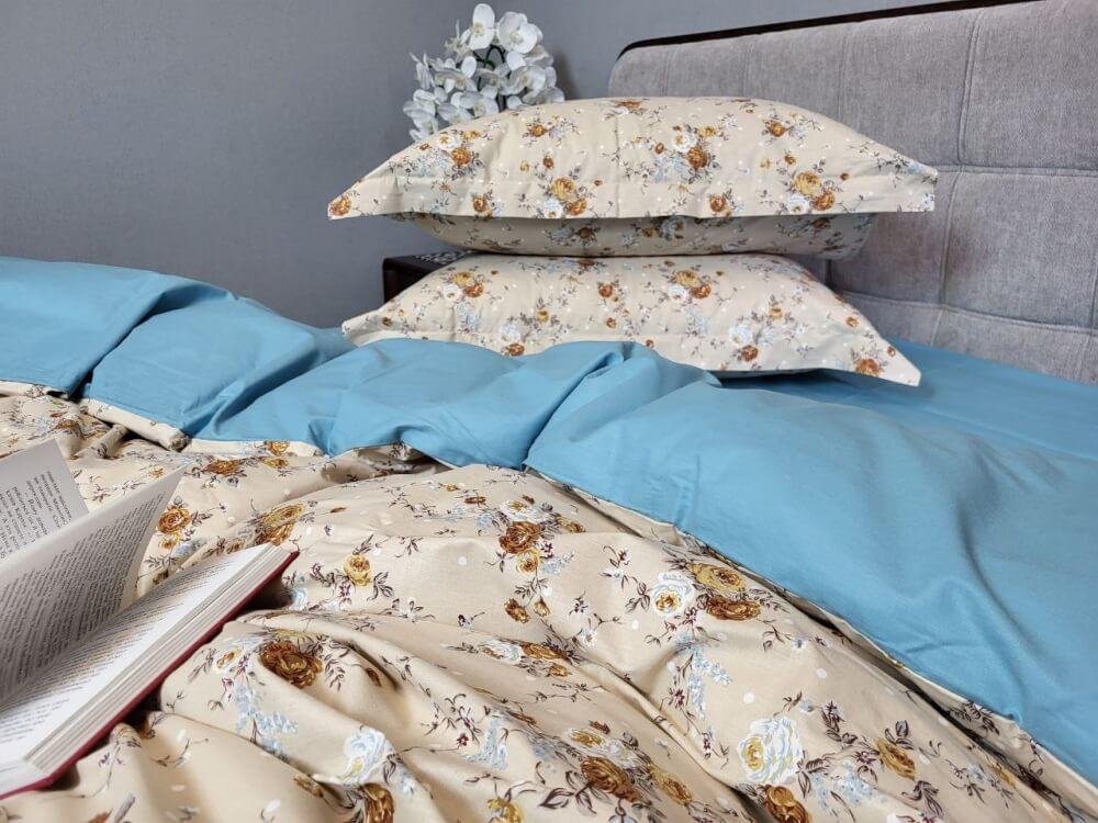 постельное белье коттон с розами на бежевом фоне и голубым компаньоном фото 1