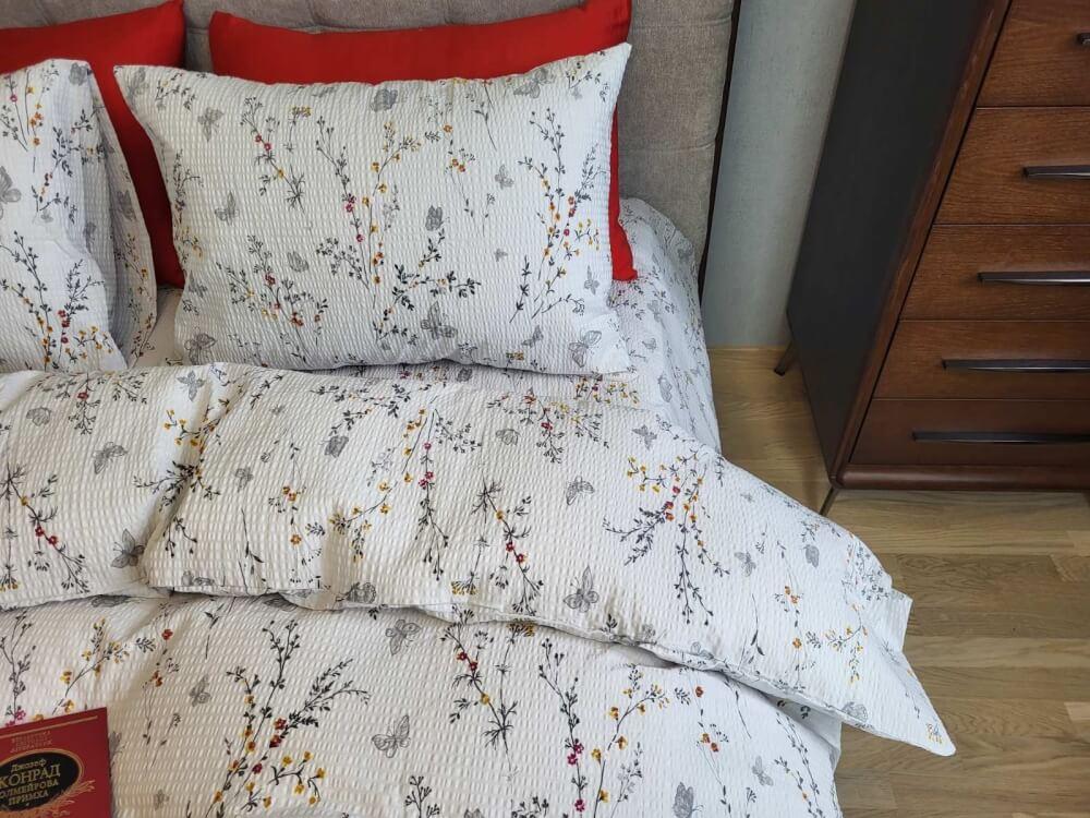 постельное белье рафноср гофре белого цвета с веточками и бабочками фото 1