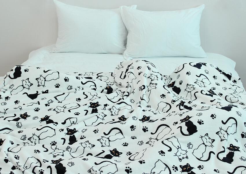 Плед на кровать с черными котиками фото 1