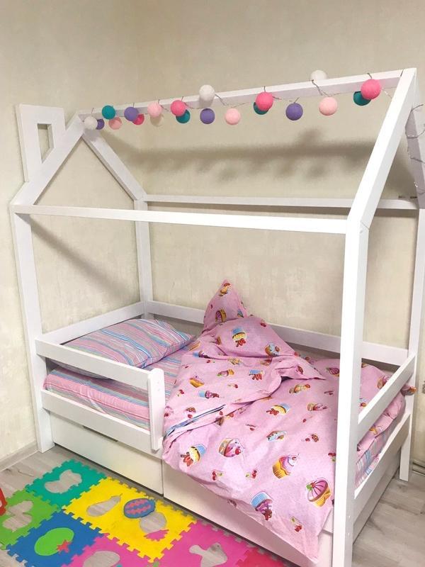 Детское розовое постельное белье с пирожными