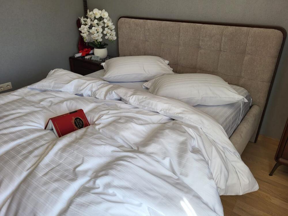 турецкое постельное белье мульти страйп сатин белого цвета фото 1