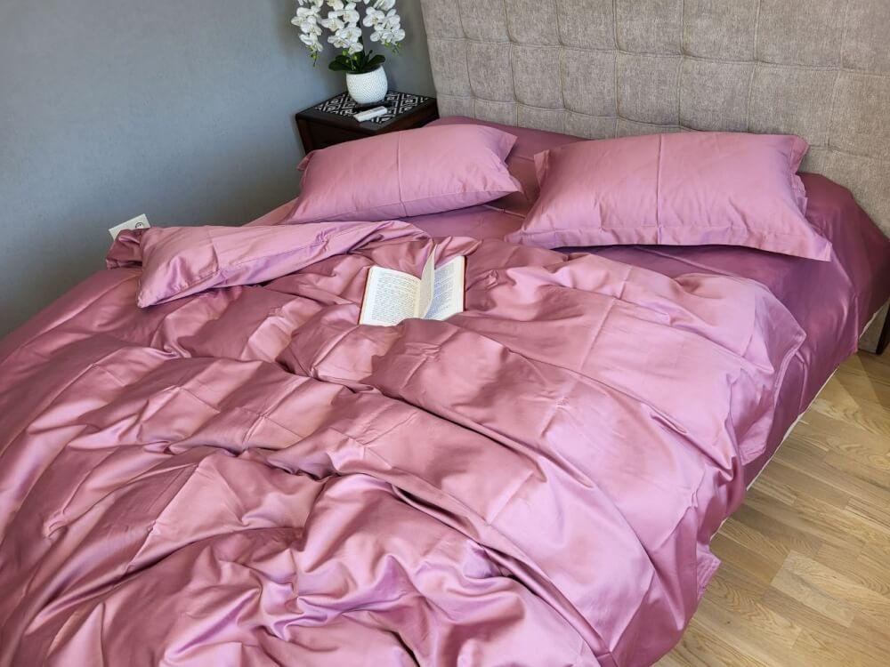 однотонное постельное белье сатин насыщенного темного розового цвета фото 1