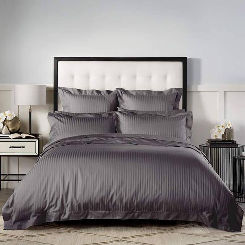 постельное белье страйп сатин темно-серого цвета фото 1