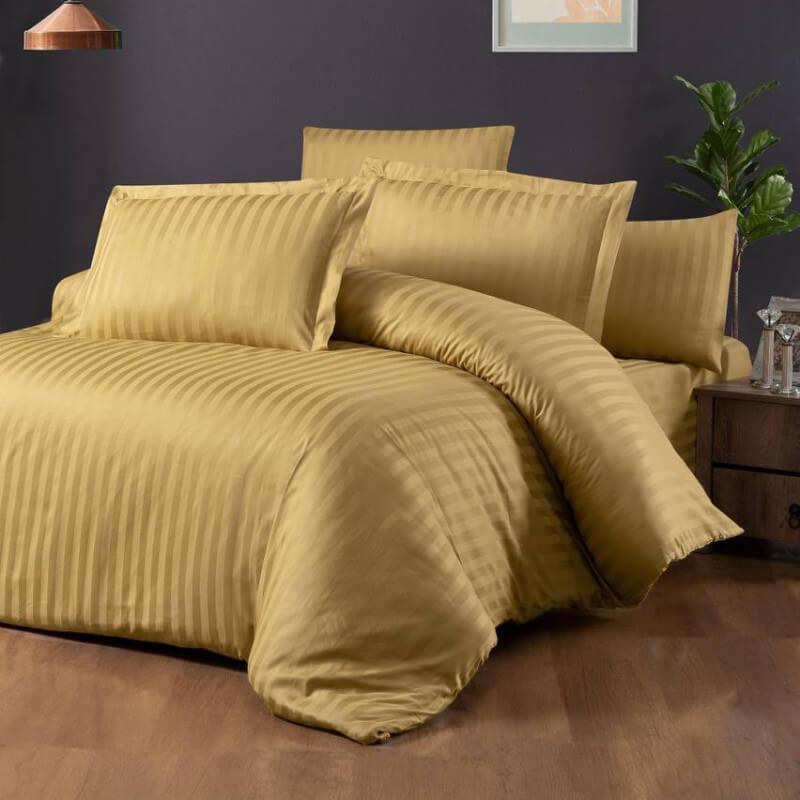 однотонное постельное белье страйп сатин золотого цвета