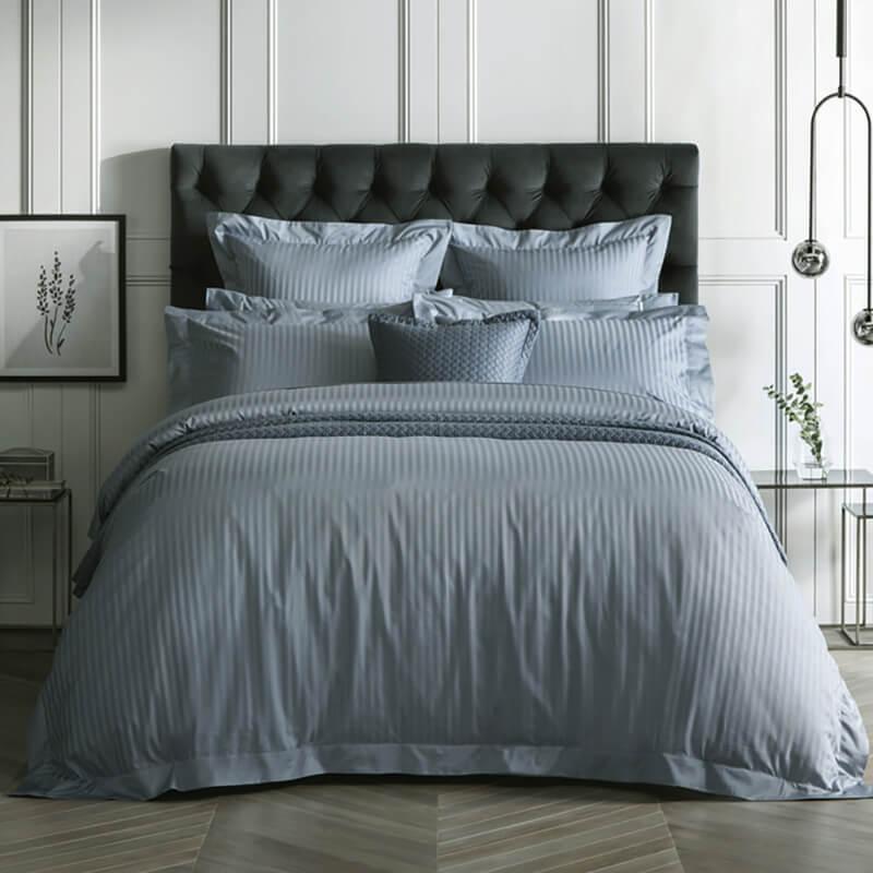 постельное белье страйп сатин серого цвета true grey