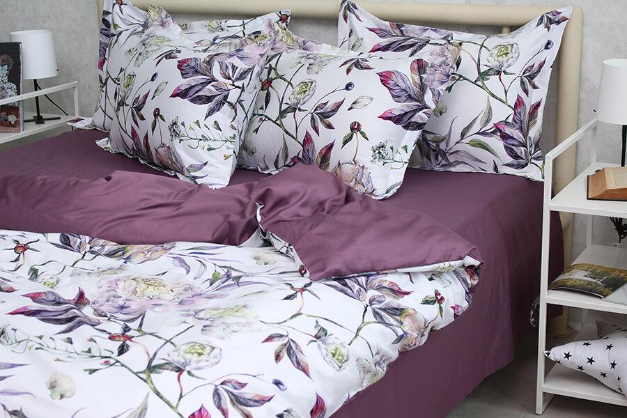 постельное белье сатин мерсеризованный с фиолетовыми цветами и компаньоном фото 1