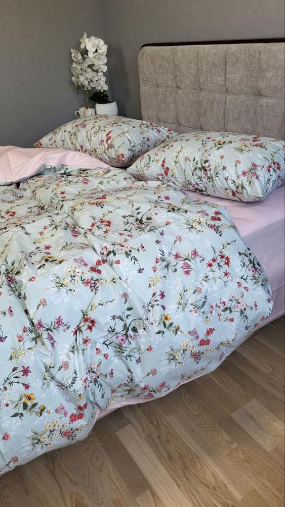 голубое постельное белье в мелкий цветочек фото 1