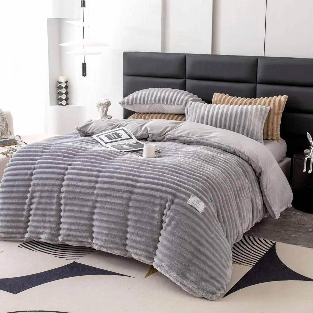 велюровое постельное белье светло-серого цвета