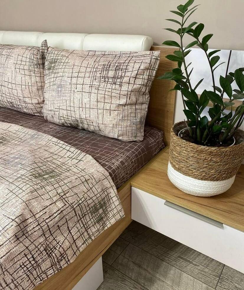 постельное белье коричнево-бежевого цвета с абстрактным рисунком полосы-клеточки фото  1