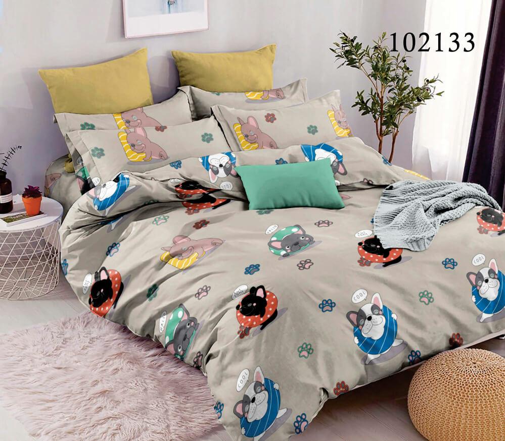 постельное белье с малышами мопсами на бежевом фоне