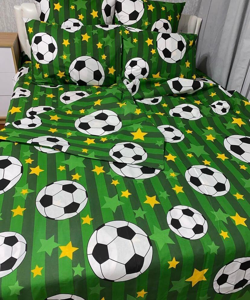 зеленое постельное белье с мячами и звездами фото 1
