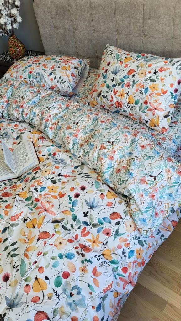 постельное белье ранфорс сцветами и листьями кораллового и голубого цвета фото 1