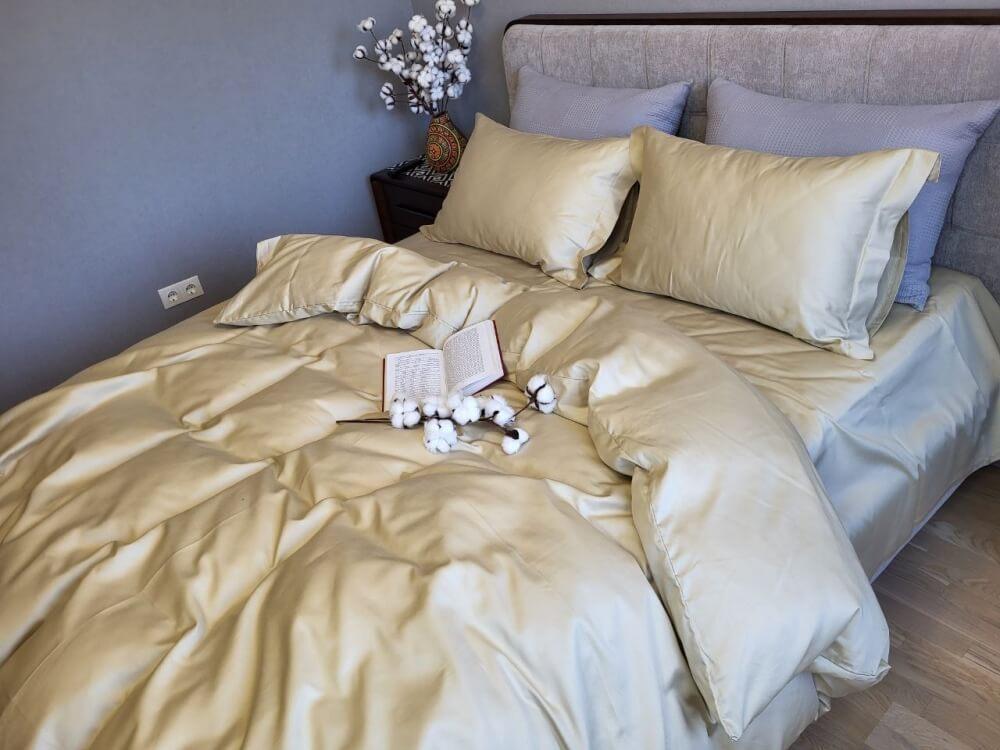 однотонное постельное белье золотистого цвета фото 1