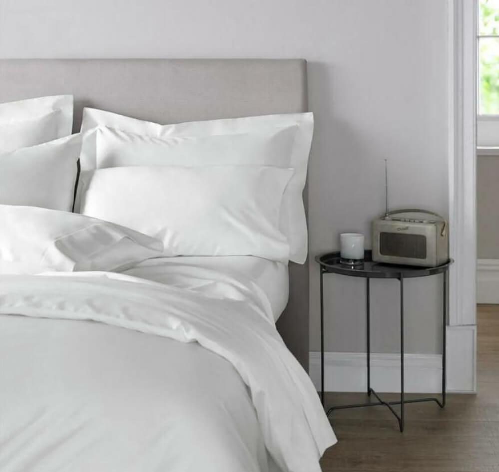 белое однотонное постельное белье сатин