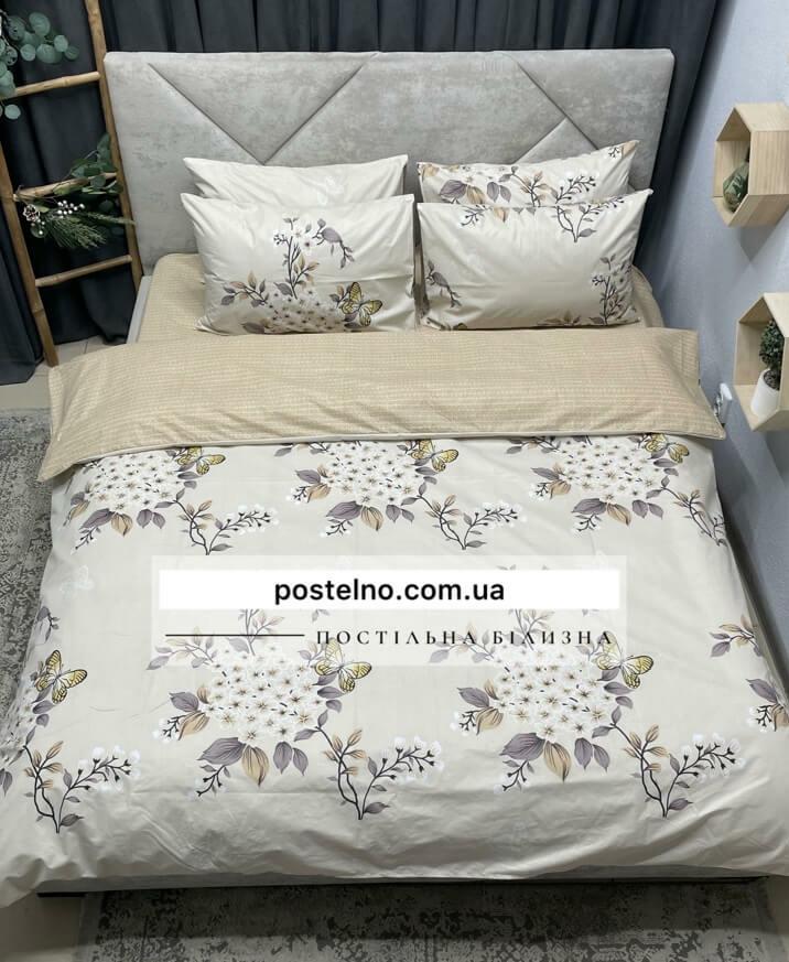 светлое бежевое постельное белье с цветами и бабочками