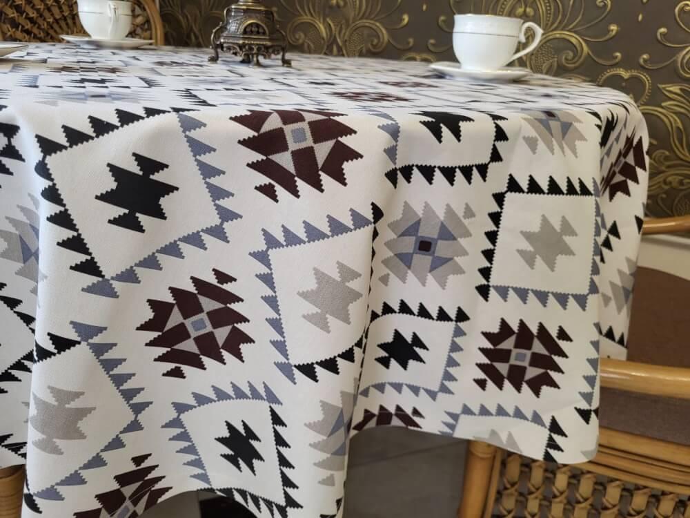 белая тефлоновая водоотталкивающая скатерть на круглый стол с орнаментом ромбы фото 1