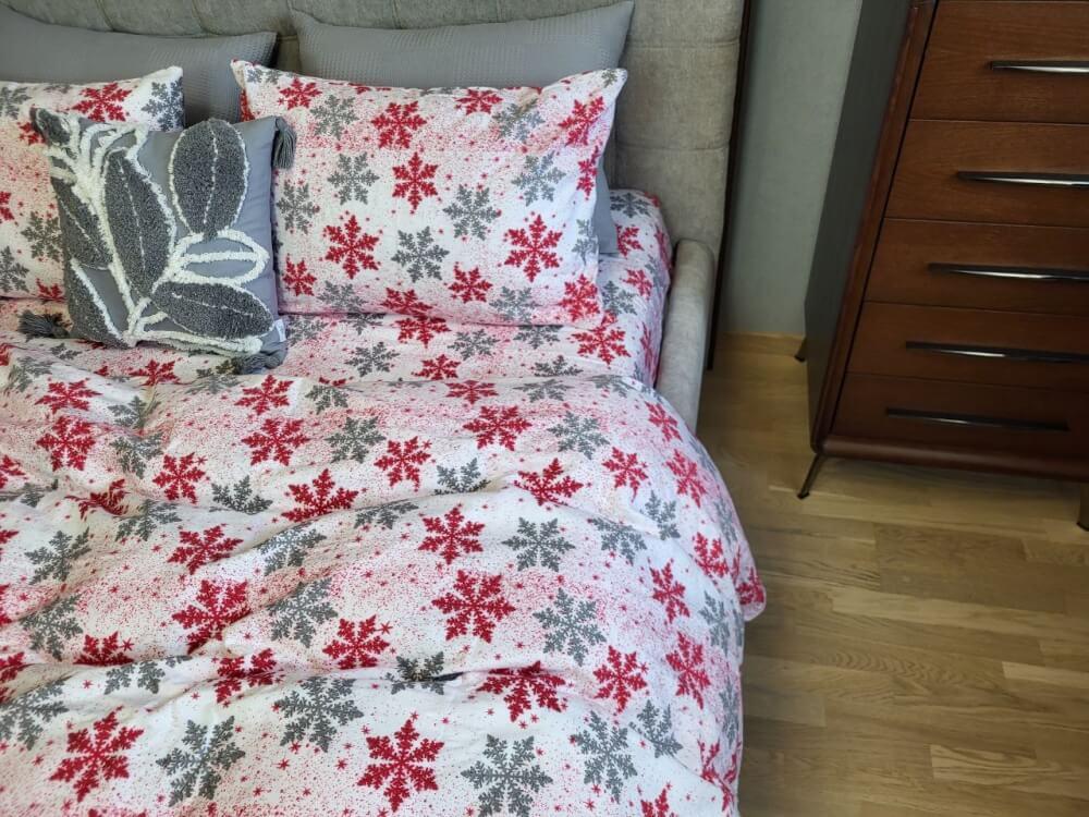 постельное белье фланель с красными и серыми снежинками фото 1