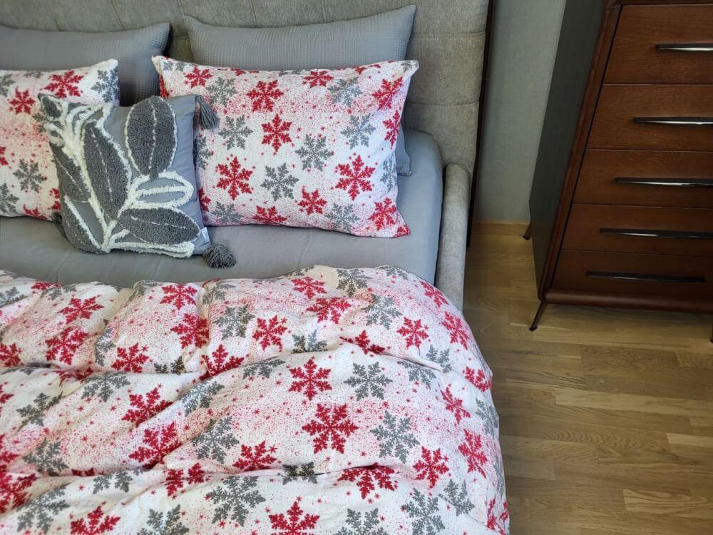 постельное белье фланель со снежинками серыми и красными и серой простыней фото 1