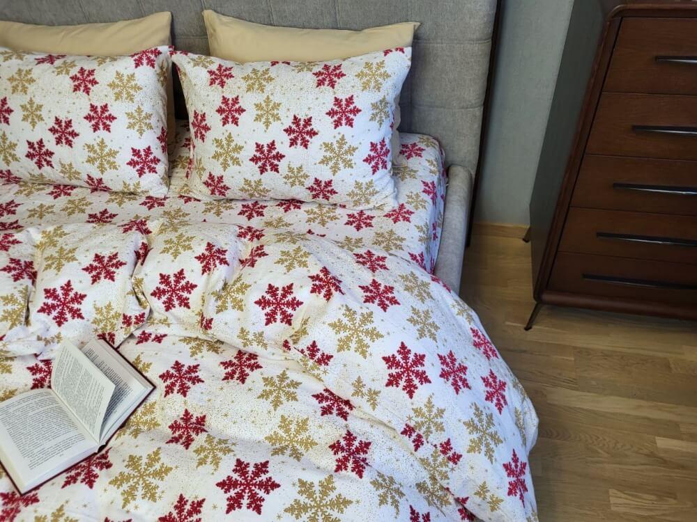 постельное белье фланель с желтыми и красными снежинками фото 1