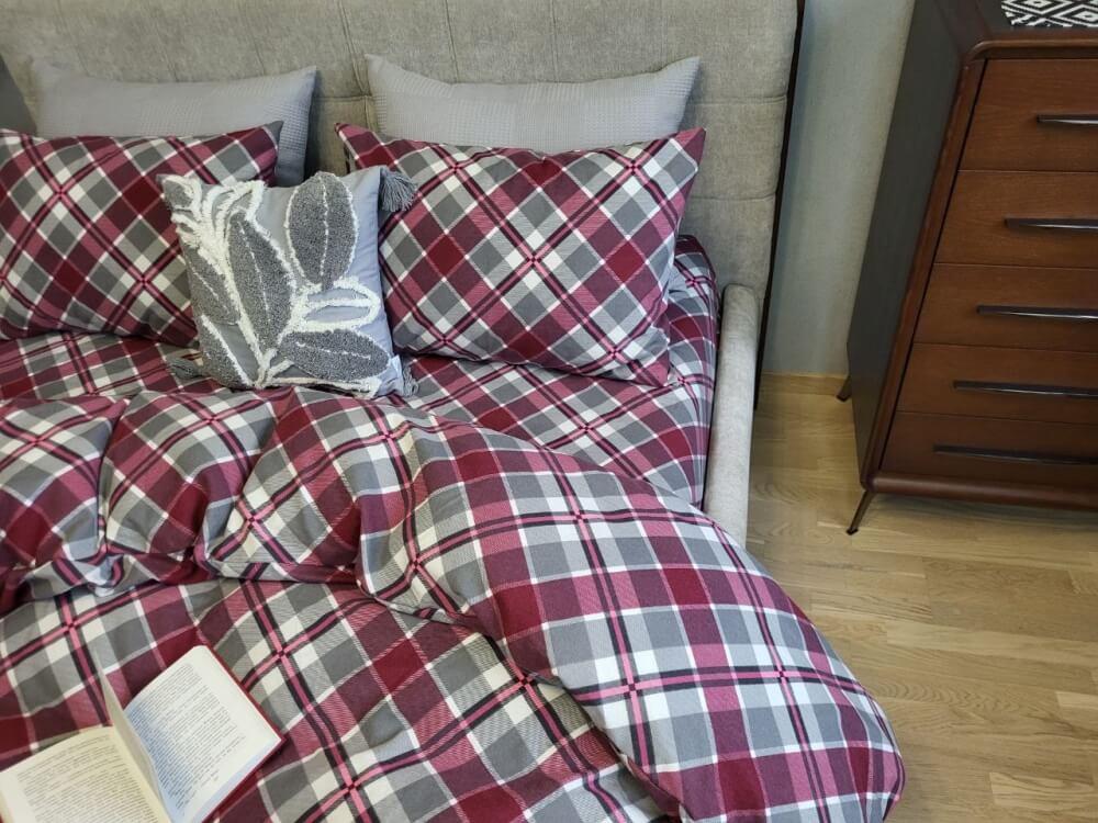 постельное белье фланель бордового цвета с квадратным рисунком фото 1