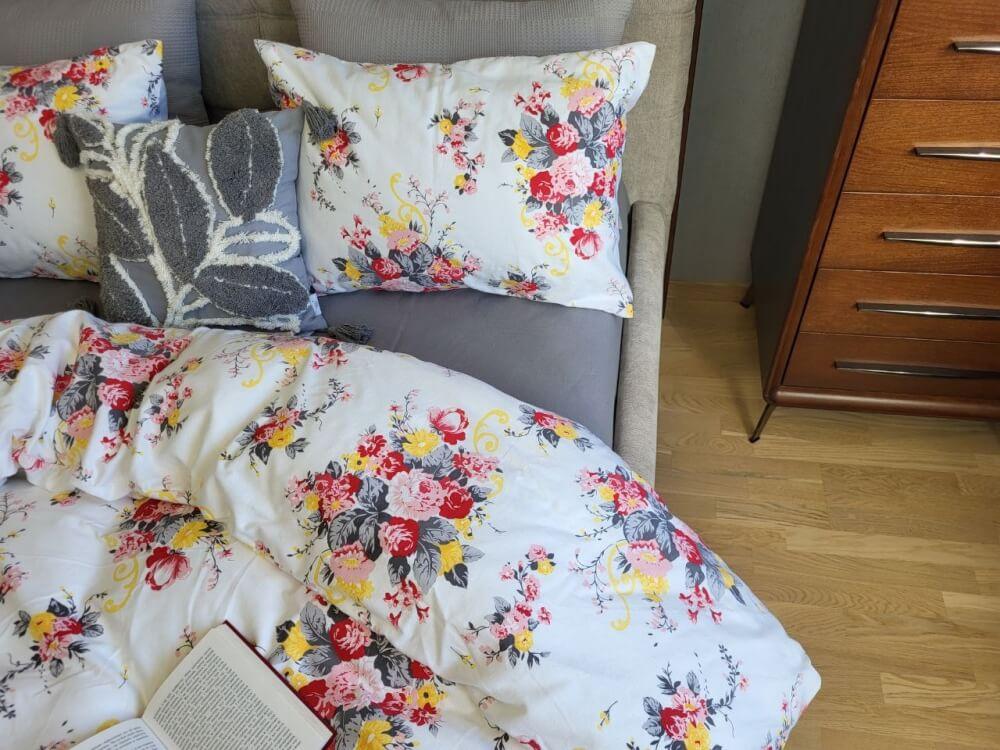 постельное белье фланель с цветами и однотонной серой простыней фото 1