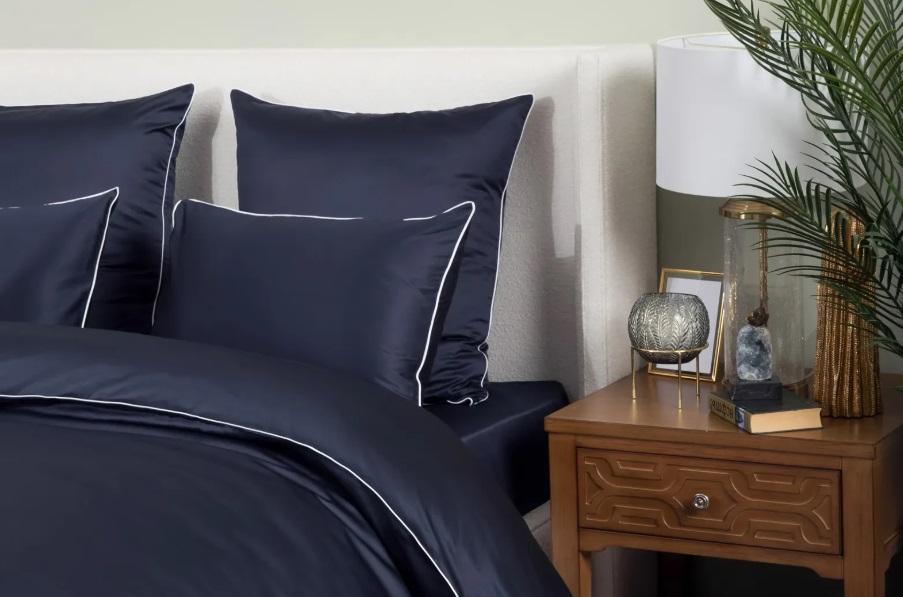 темно-синее постельное белье сатин с белым кантом фото 1