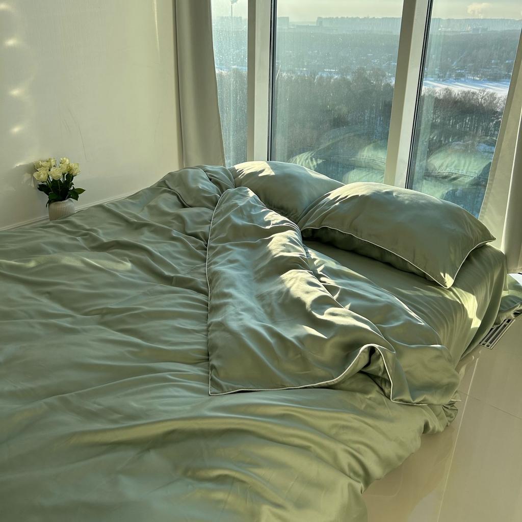 однотонное постельное белье сатин оливкового цвета с кантом фото 1