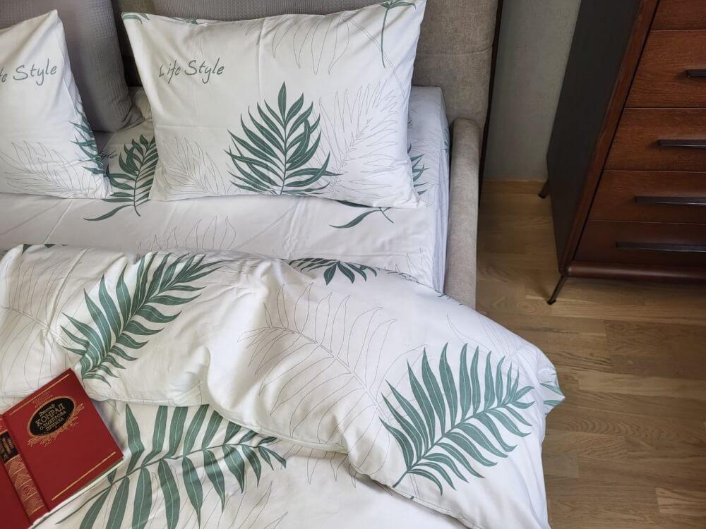 постельное белье бязь премиум белого цвета с крупными пальмовыми листьями фото 1