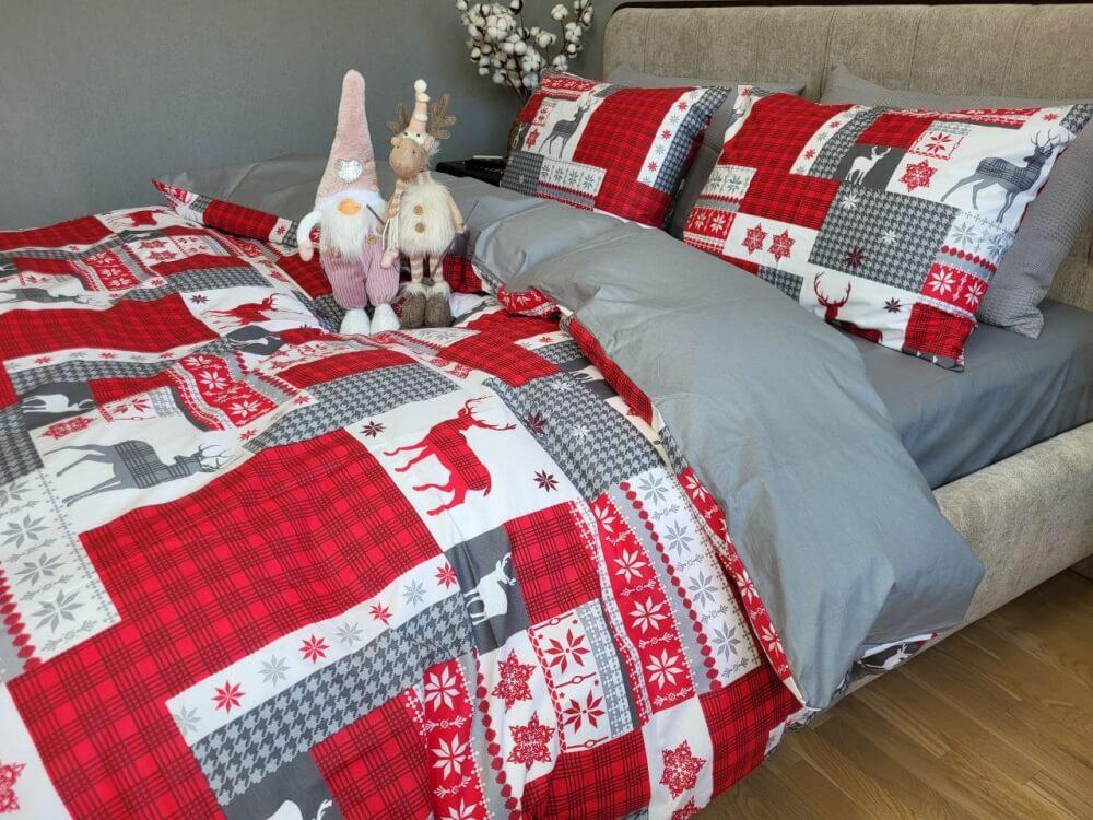 новогоднее постельное белье с оленями красно-серого цвета фото 1