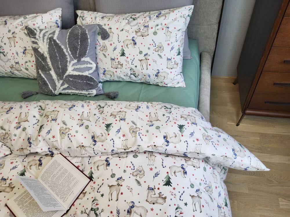 новогоднее постельное белье коттон со снеговиками, олеями и медведями фото 1