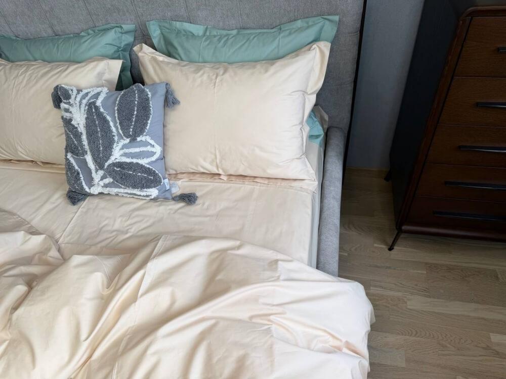 однотонное постельное белье перкаль премиум бежевого цвета фото 1