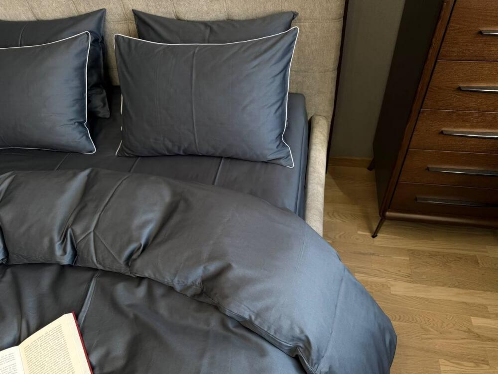 однотонное постельное белье сатин графитового цвета с наволочками с кантом фото 3