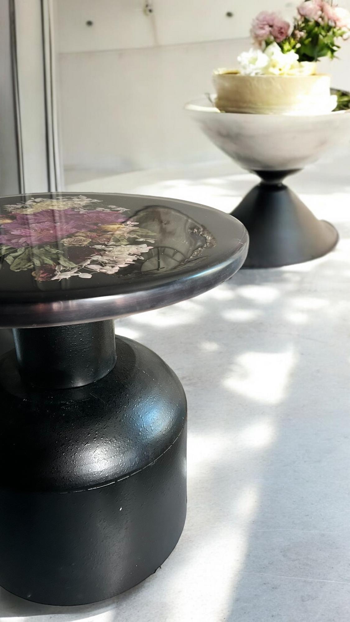 Журнальный столик из серии Duets Flowers, черный