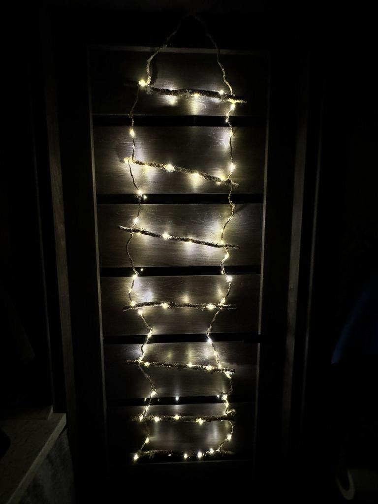 Декоративная настенная лестница с микролед