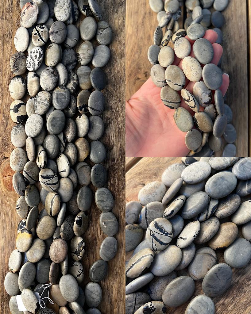 Яшма овал 24 х 17 х 7 мм