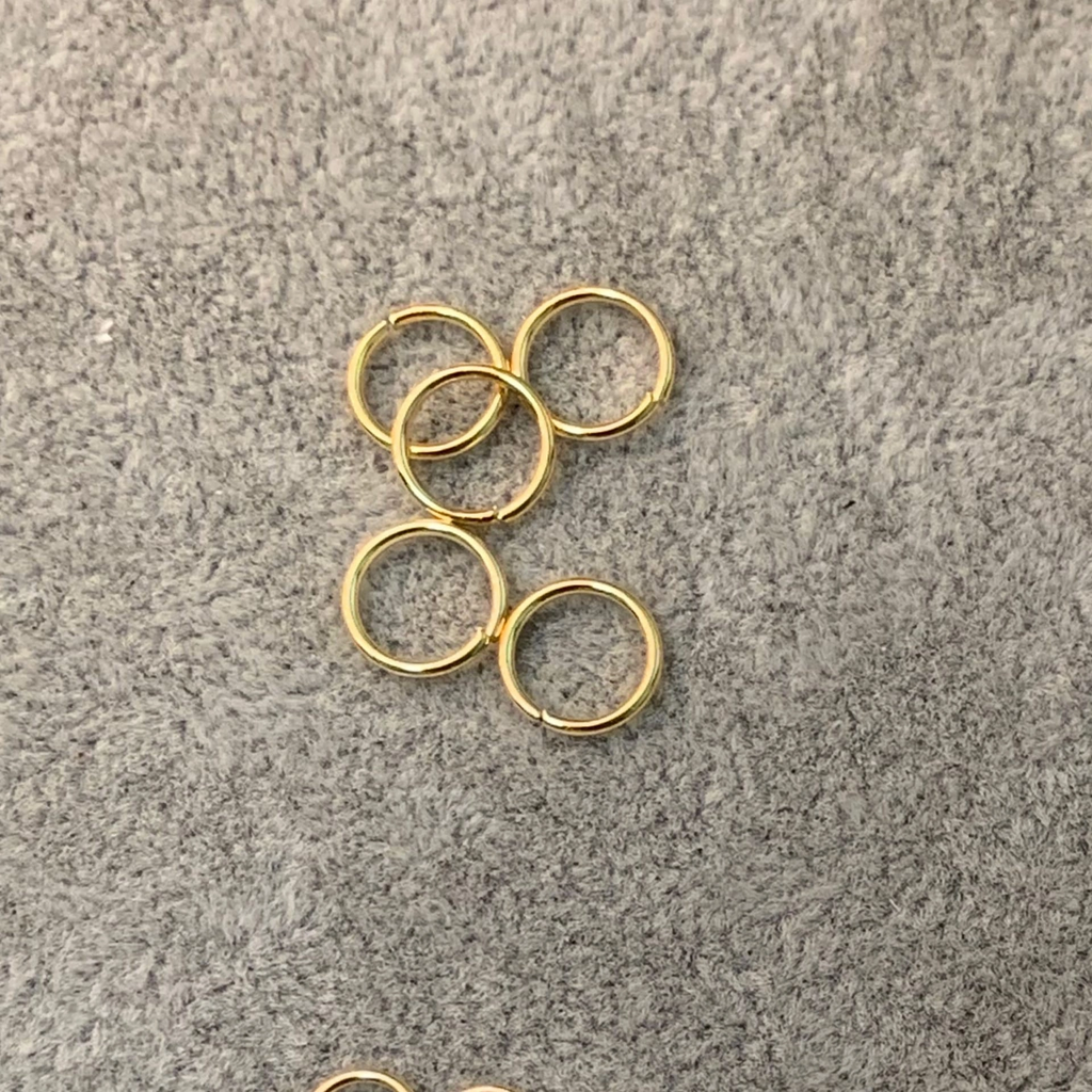 Кольца позолота 8 мм, толщи на 0,6 мм