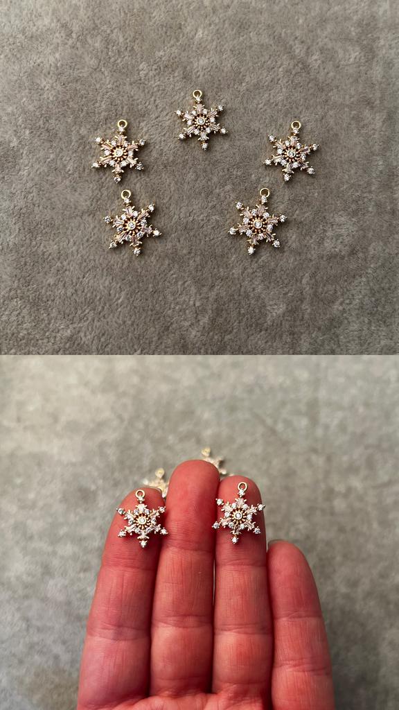 Подвеска с позолотой  и фианитами 13 х 17 мм