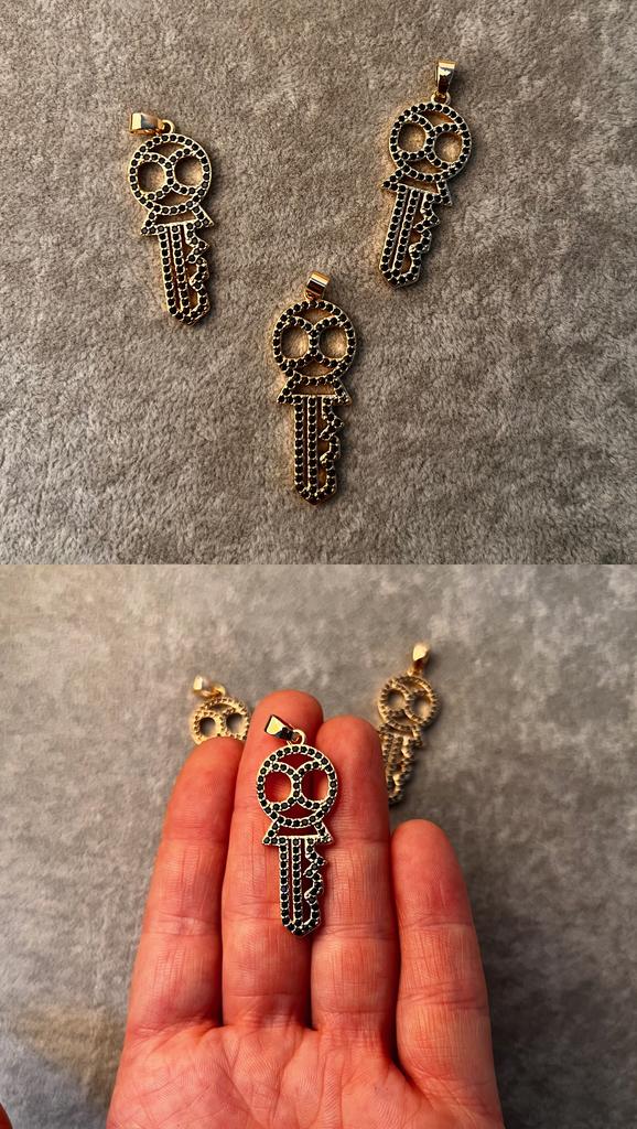 Подвеска с позолотой 18 ка и фианитами 38 х 15 мм